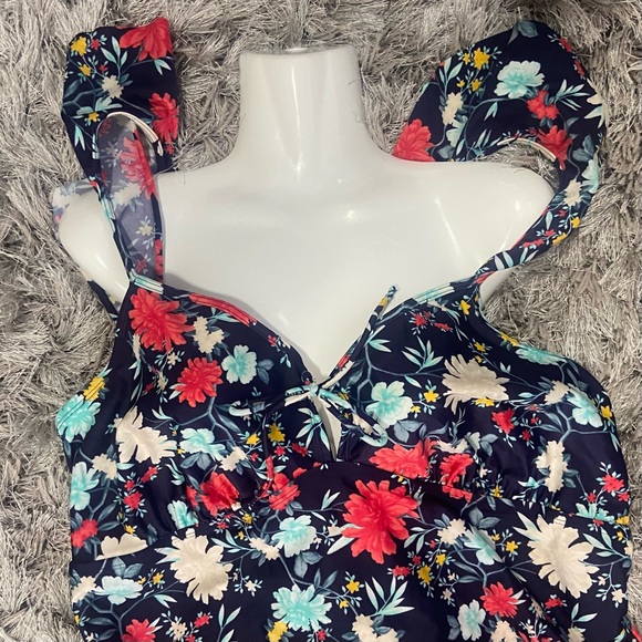 Old navy women blue floral one piece, lined bathing suit. Size 3X Plus. Used. - Picture 2 of 13